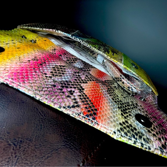 💗 Printed Multi-Color Clutch 💗 - Picture 2 of 5